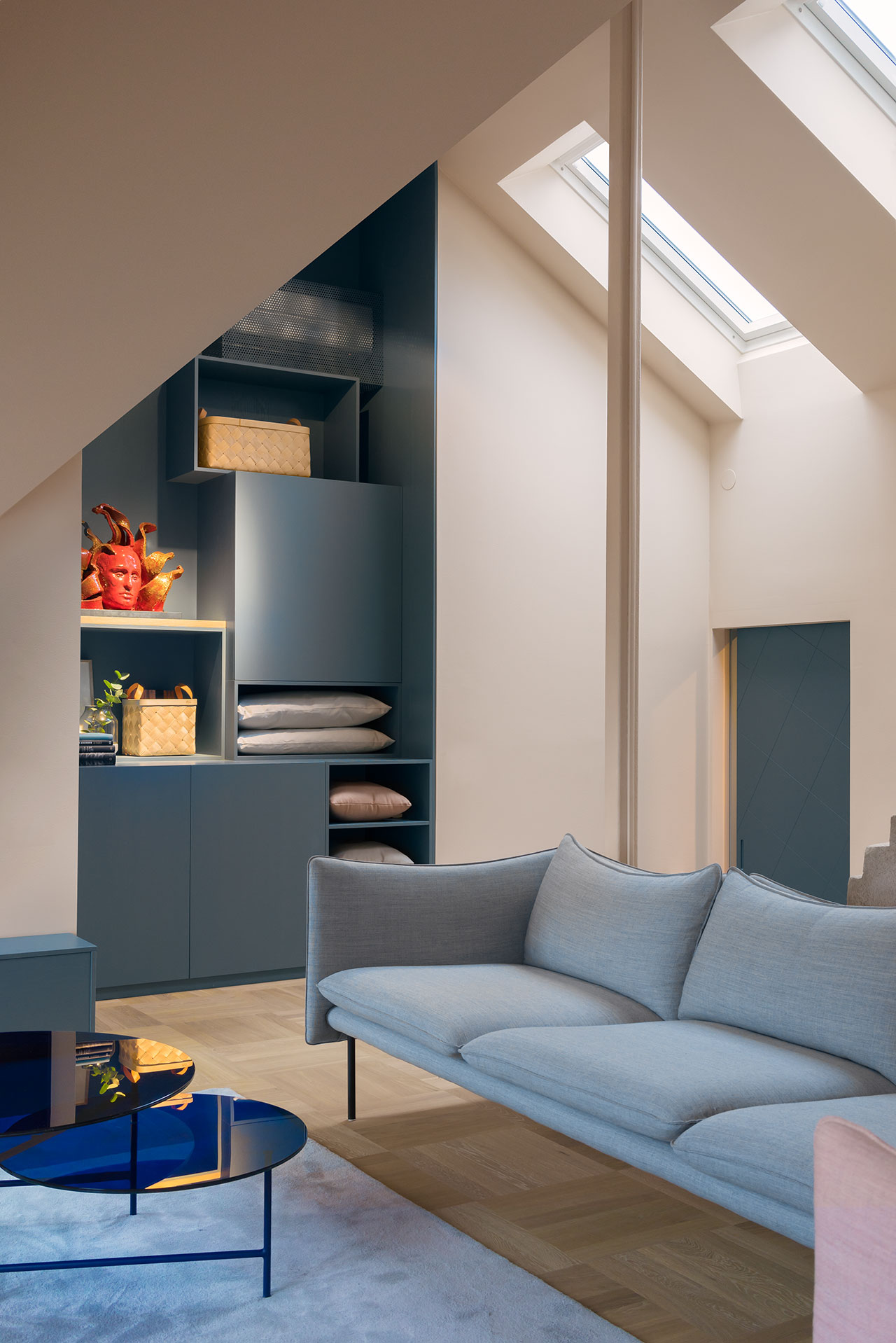 f4_sofo_casa_ljungdahl_innercityblue_by_note_design_studio_yatzer