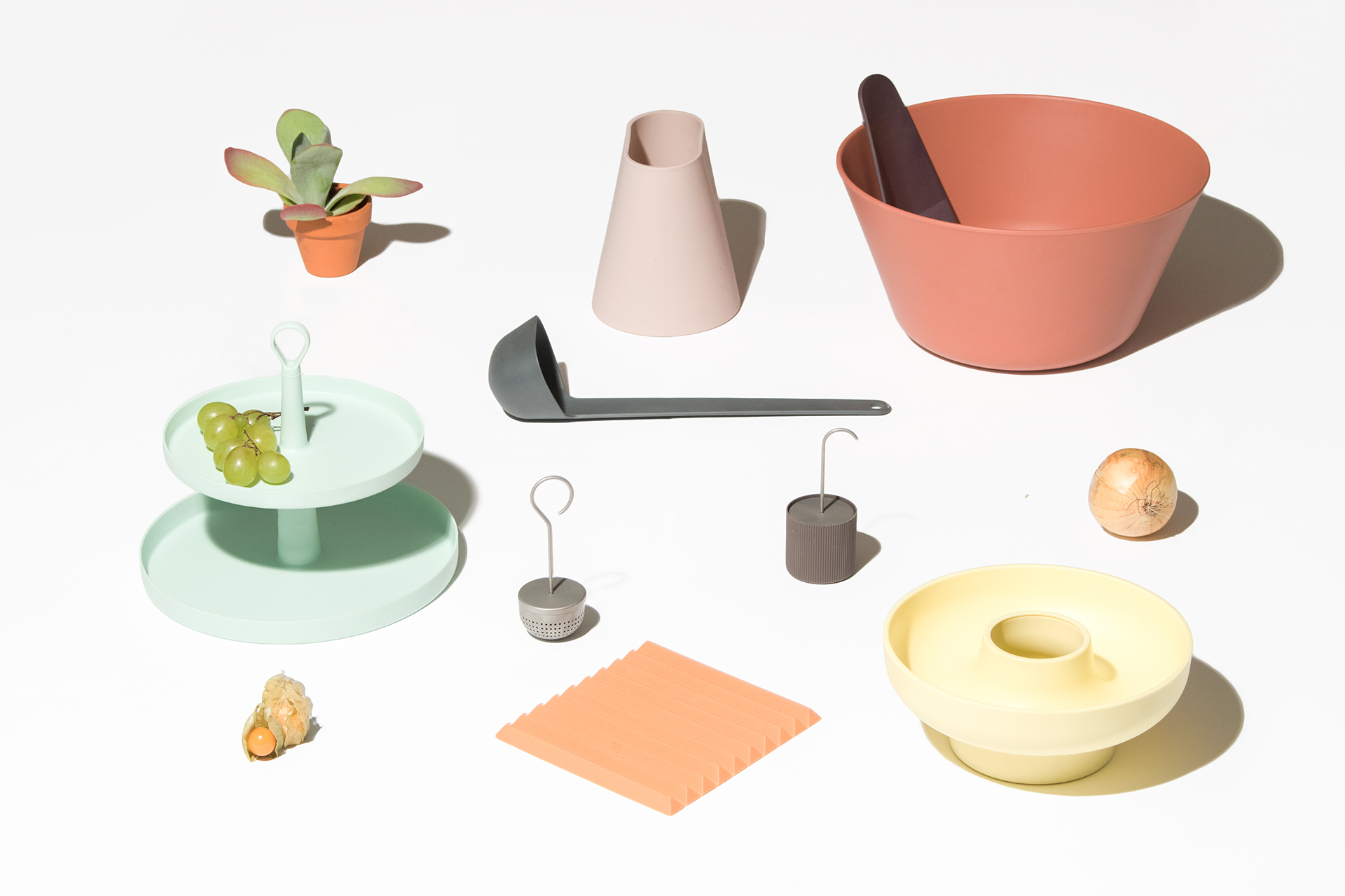 OMMO's colorful kitchen accessories