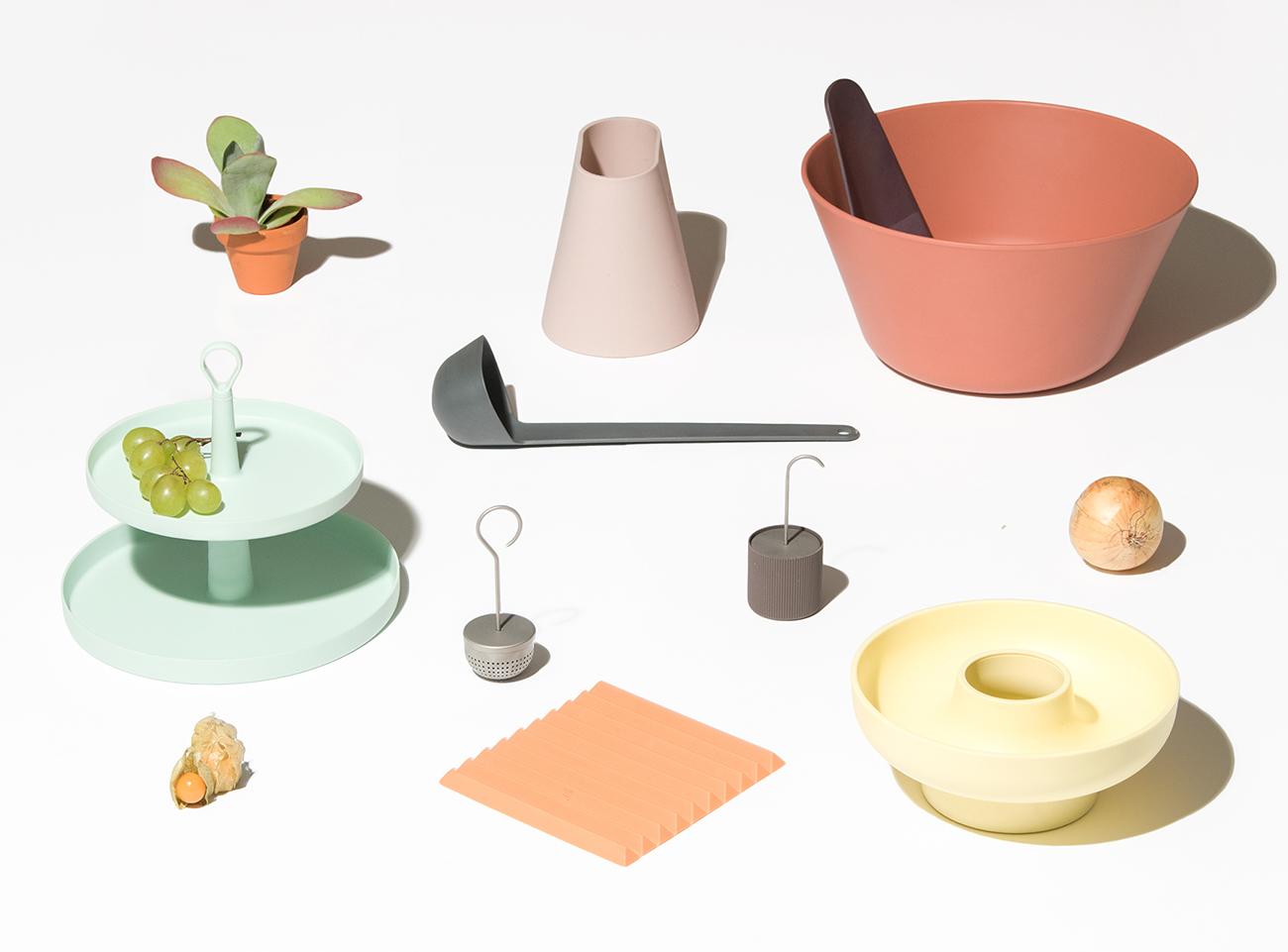 OMMO's colorful kitchen accessories