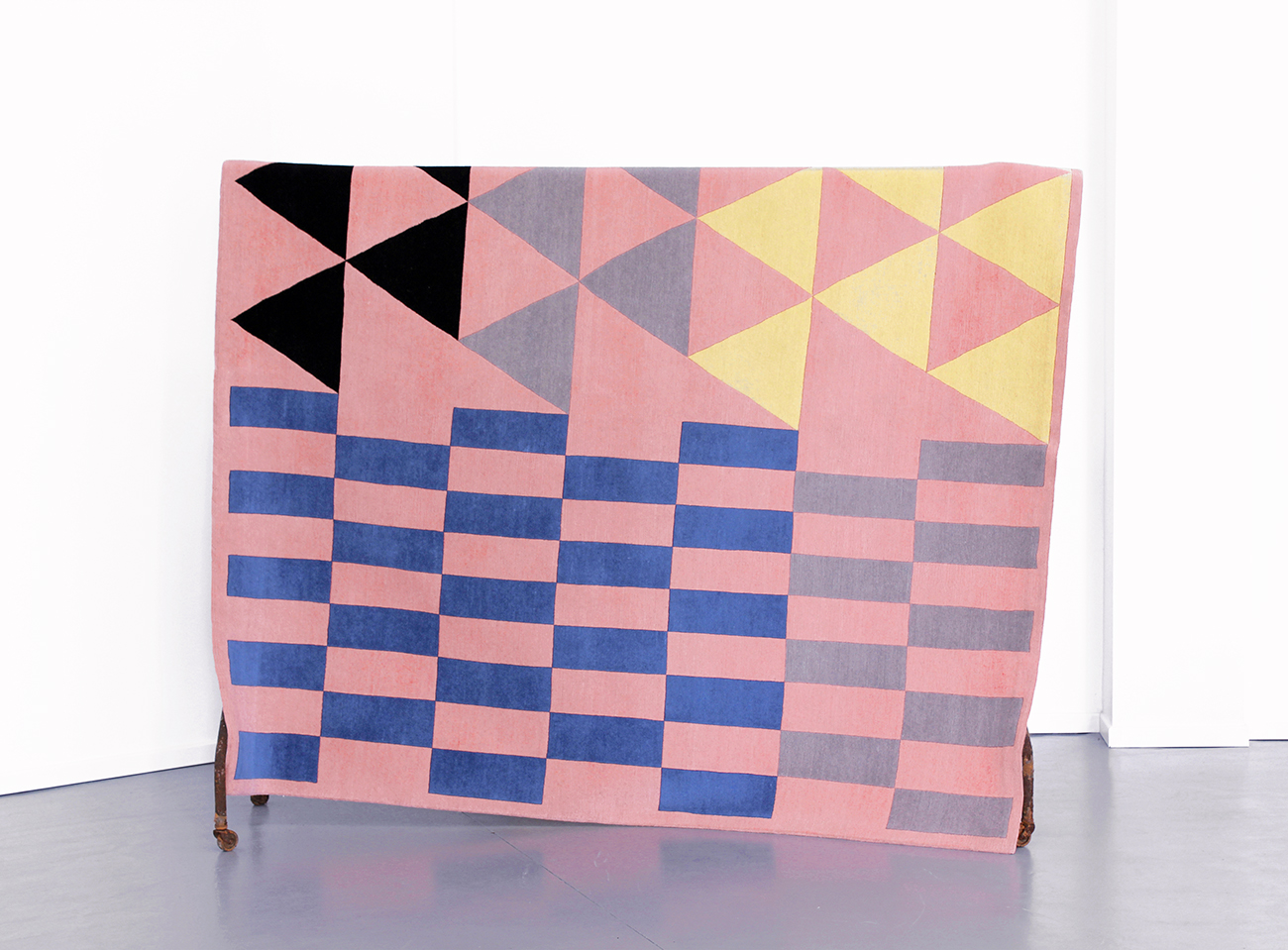 Sight Unseen geometric rugs guide