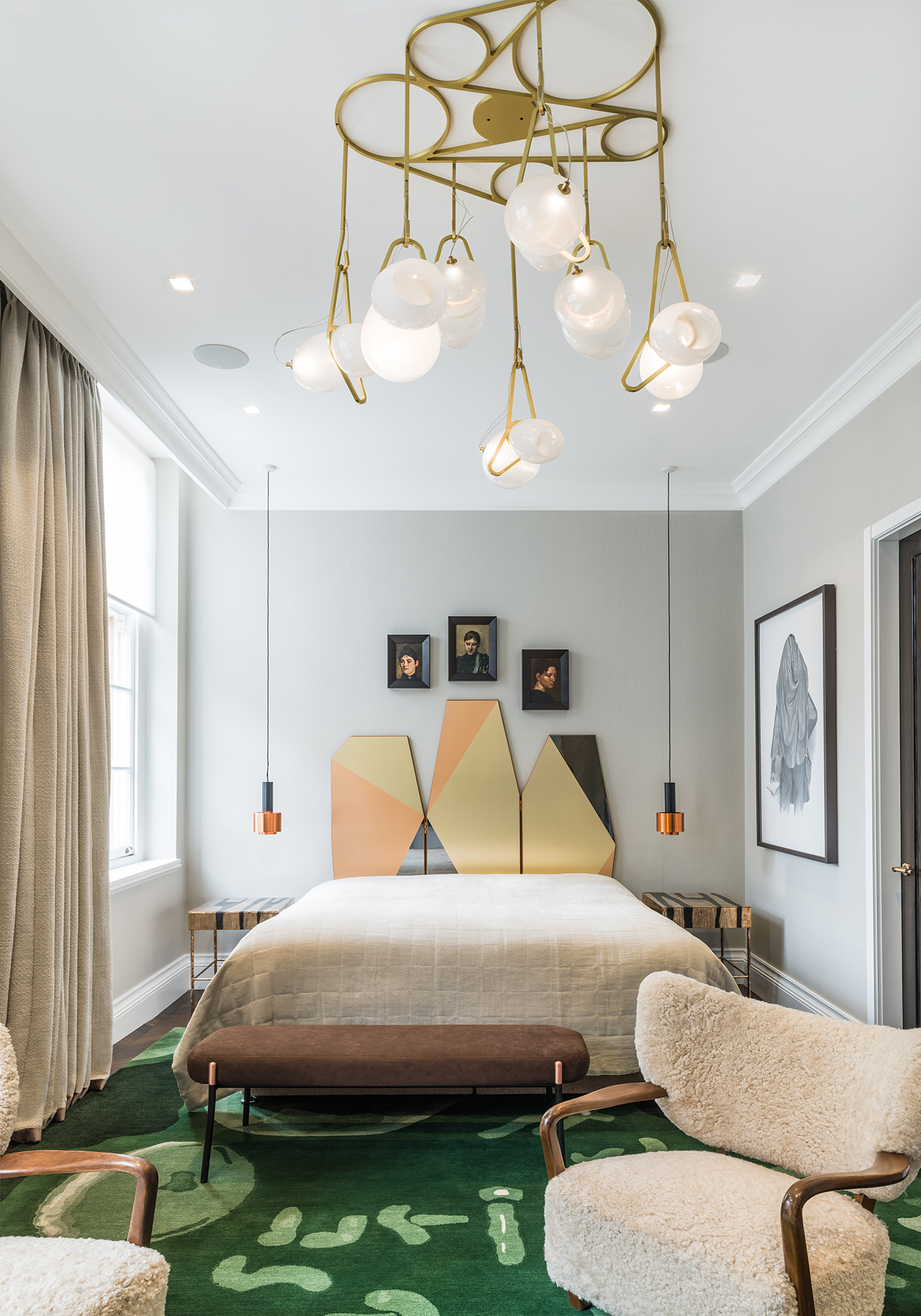 красивые люстры в спальню.