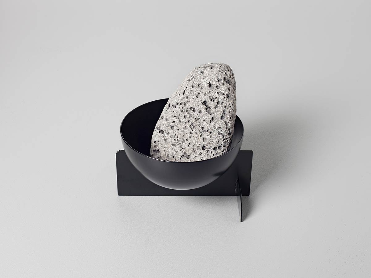 Open-bowl-black-by-Jenny-Nordberg-for-Minus-tio