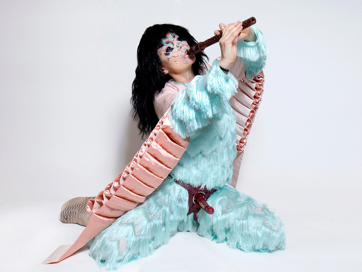 01-embed-bjork