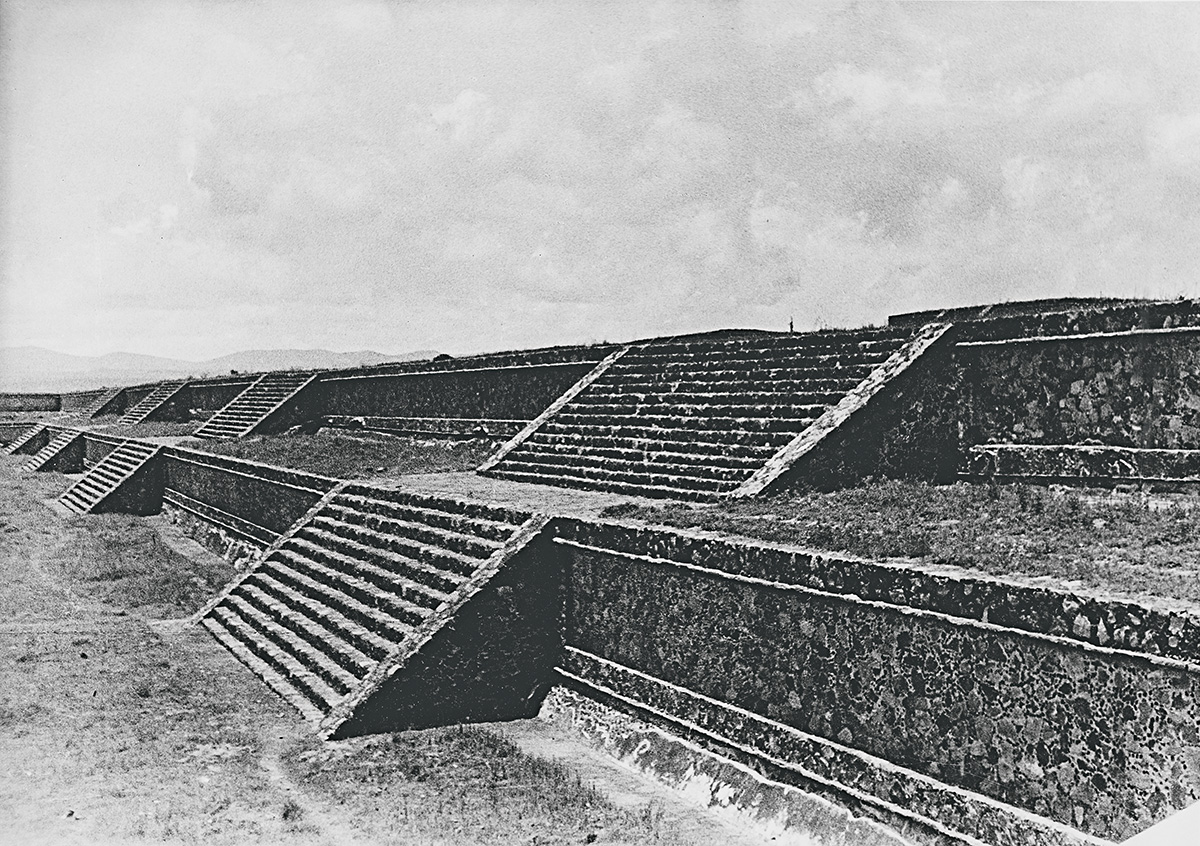 Walls-around-the-patio-of-Teotihuacan,-1936–37