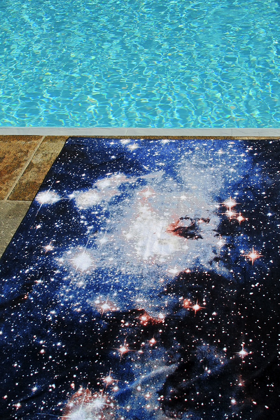 Beachtowel_Nebula_Heic_01