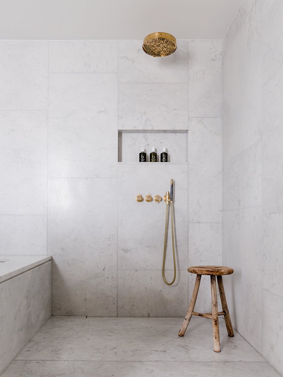 transitional-marble-bathroom-ett-hem-hotel-by-studioilse-15