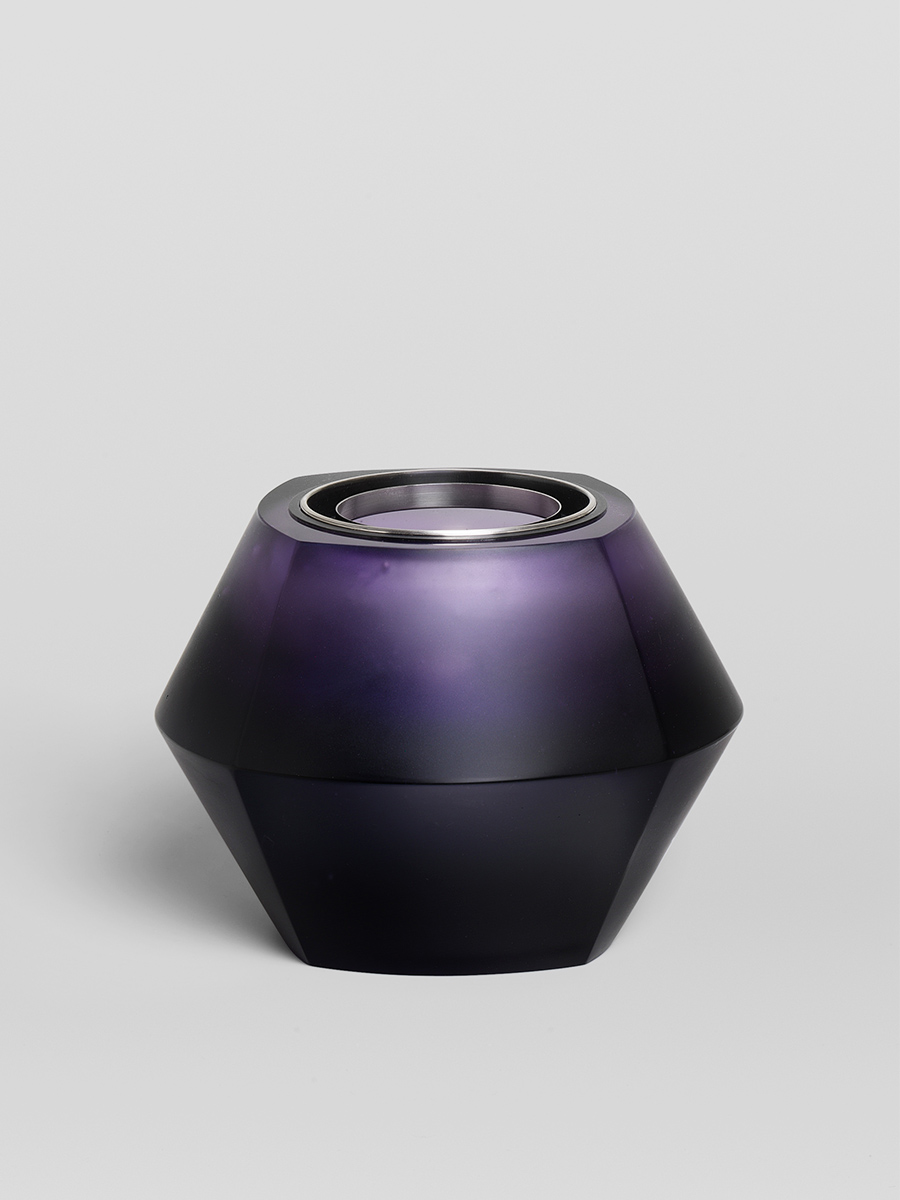 Anna Dickinson, Purple vessel with silver and steel rim, 2019, 14 cm x 19 cm. Courtesy von Bartha, Basel copy