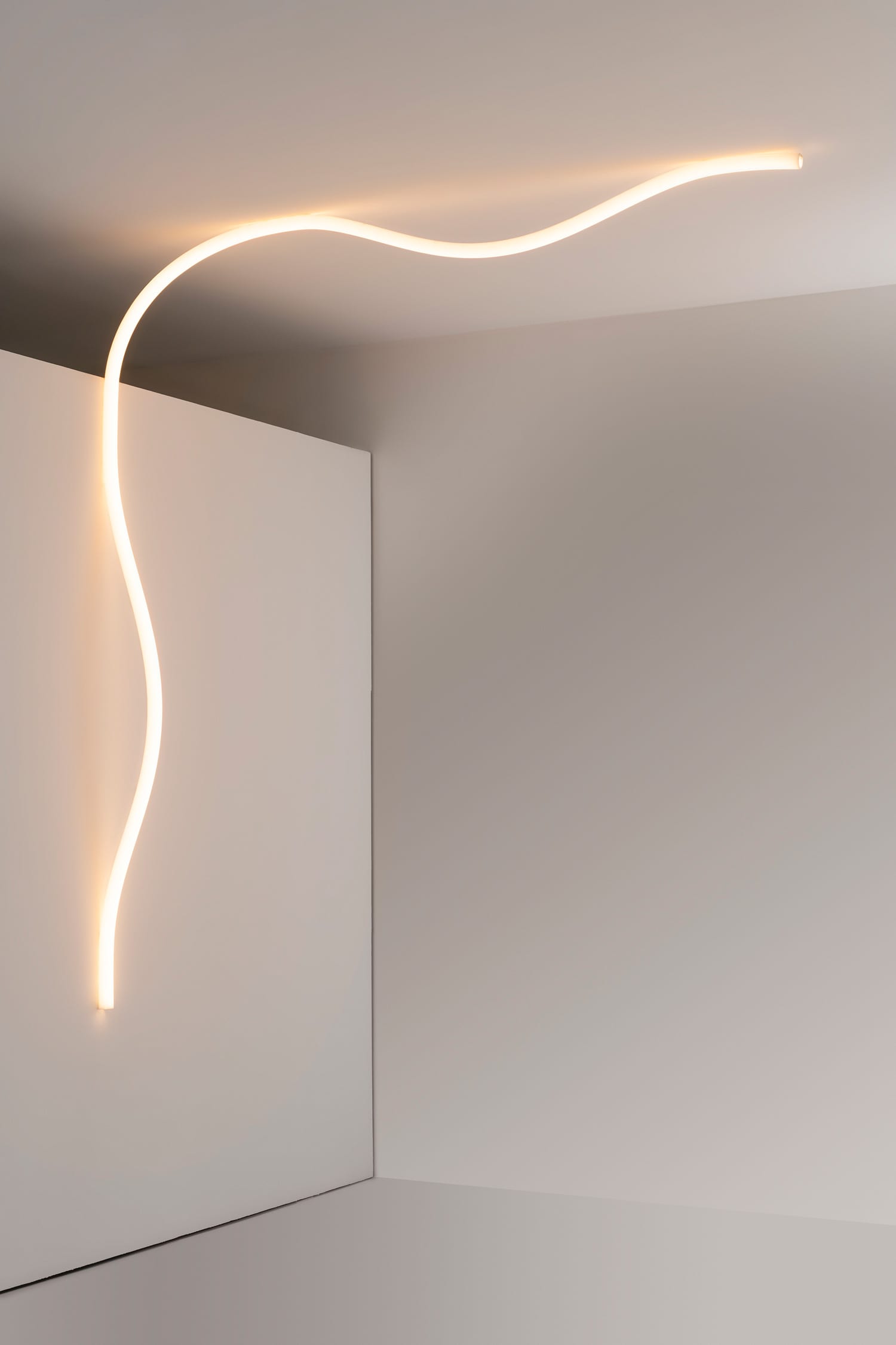 Artemide-La-linea-Euroluce-2019-Yellowtrace-01