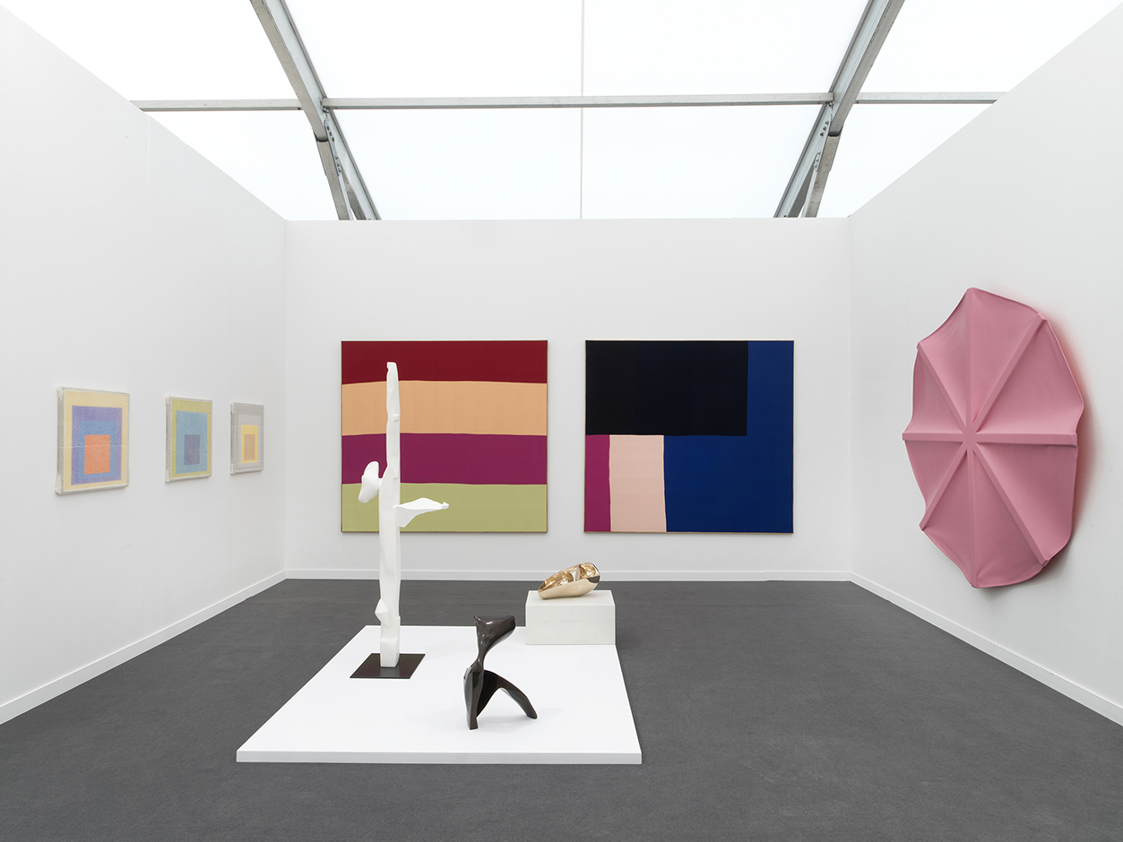 Frieze-New-York-2019_Anat-Ebgi_Installation-view-001