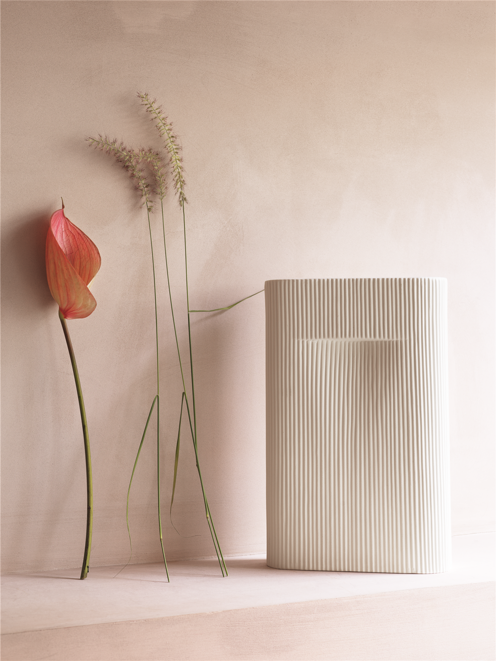 ridge-vase-off-white-2-muuto-org-1562740638