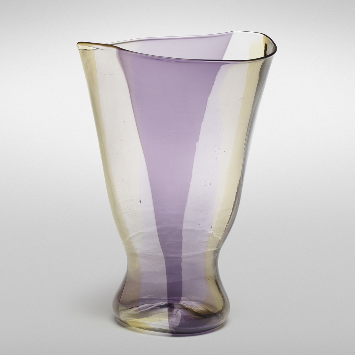 206_1_important_italian_glass_april_2020_fulvio_bianconi_a_spicchi_vase_model_4893__wright_auction