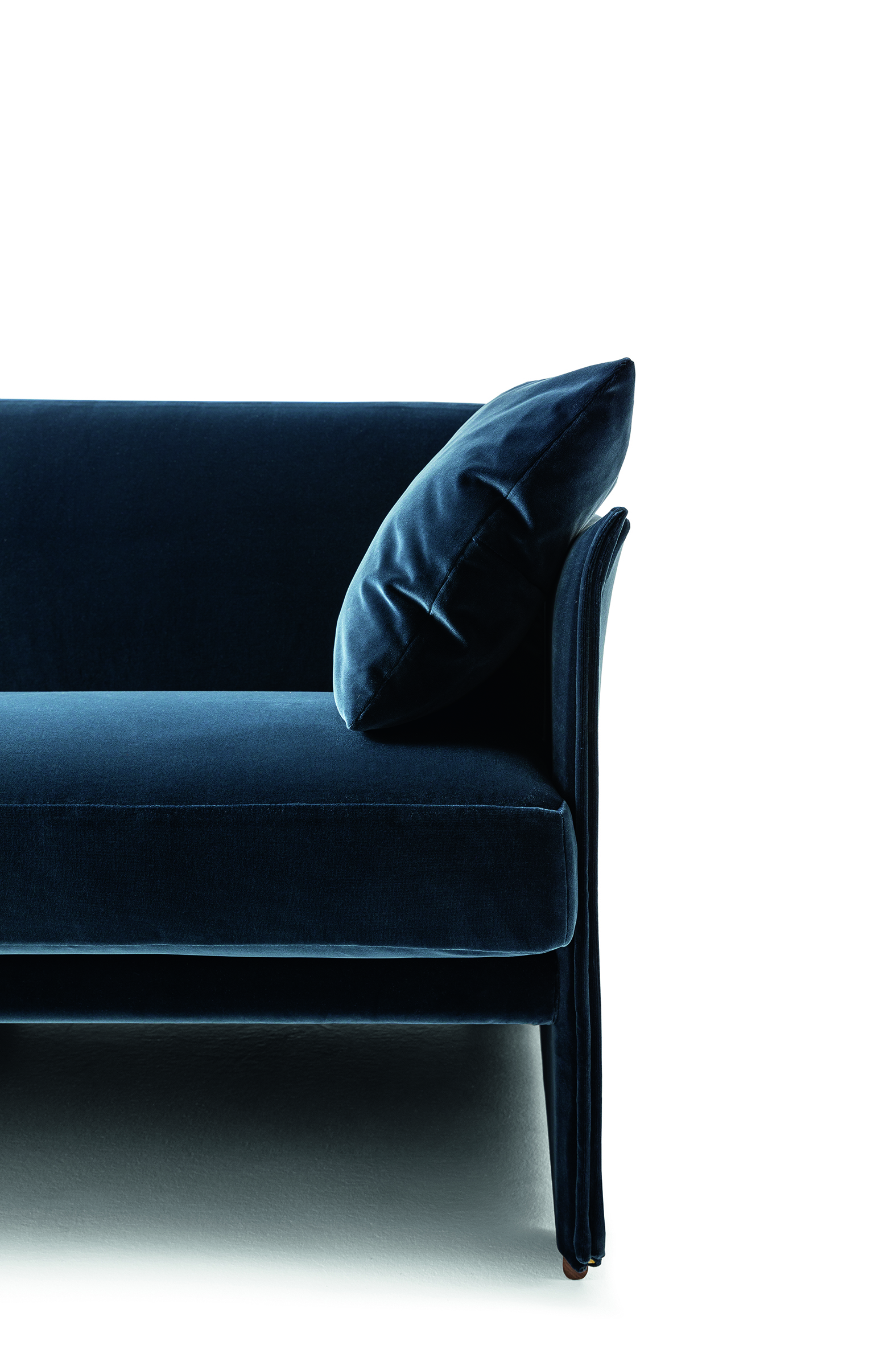 3_CASSINA_Duc-Duc sofa_Mario Bellini_detail