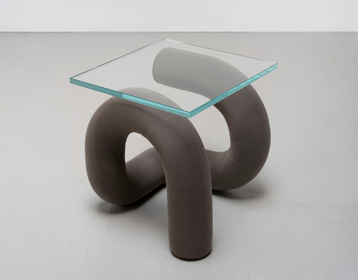 Ara Thorose - Ulu Table 01