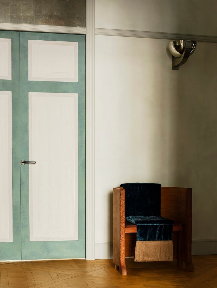 This Parisian Interior Deploys Moiré Walls and Animal-Print Rugs and ...